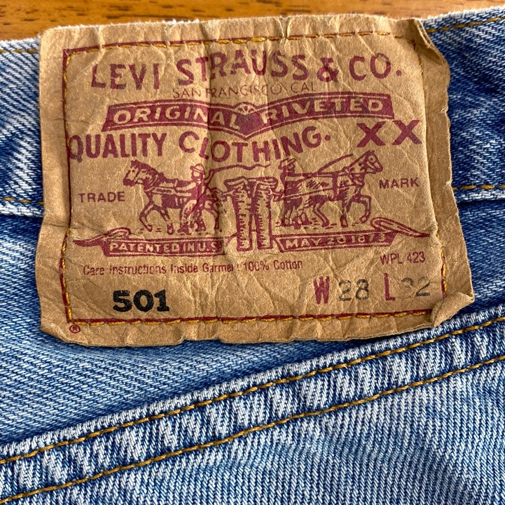 Levi’s 501s 28x27